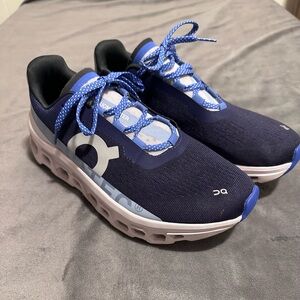 On Cloud Women’s Cloud Monster running shoes 
Size Women’s 10
